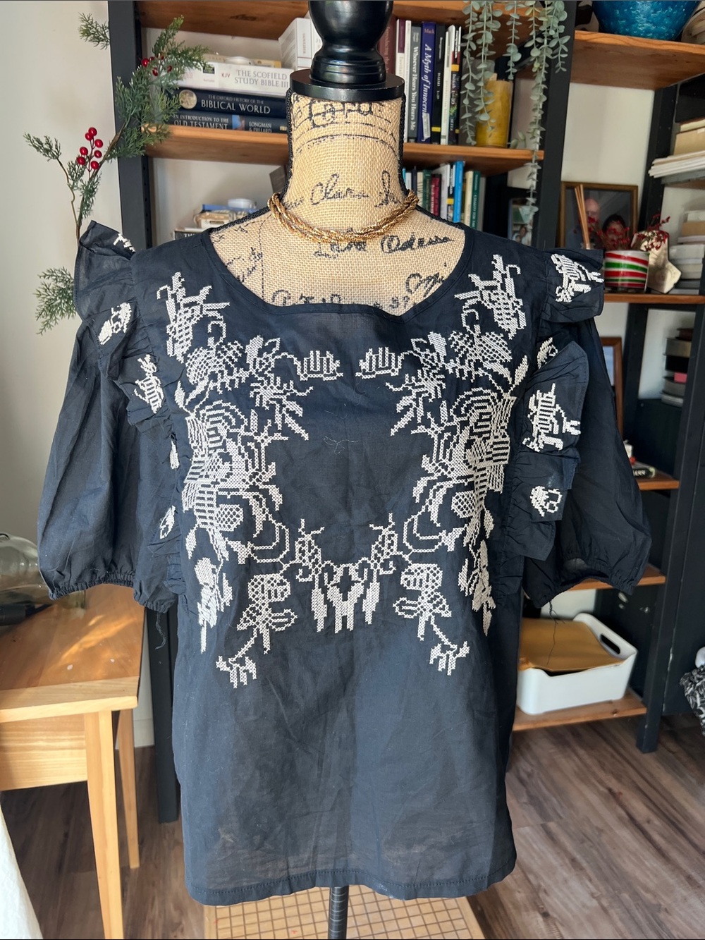 Solitaire Black Puff Sleeve Embroidered Square-Neck Top NWOT